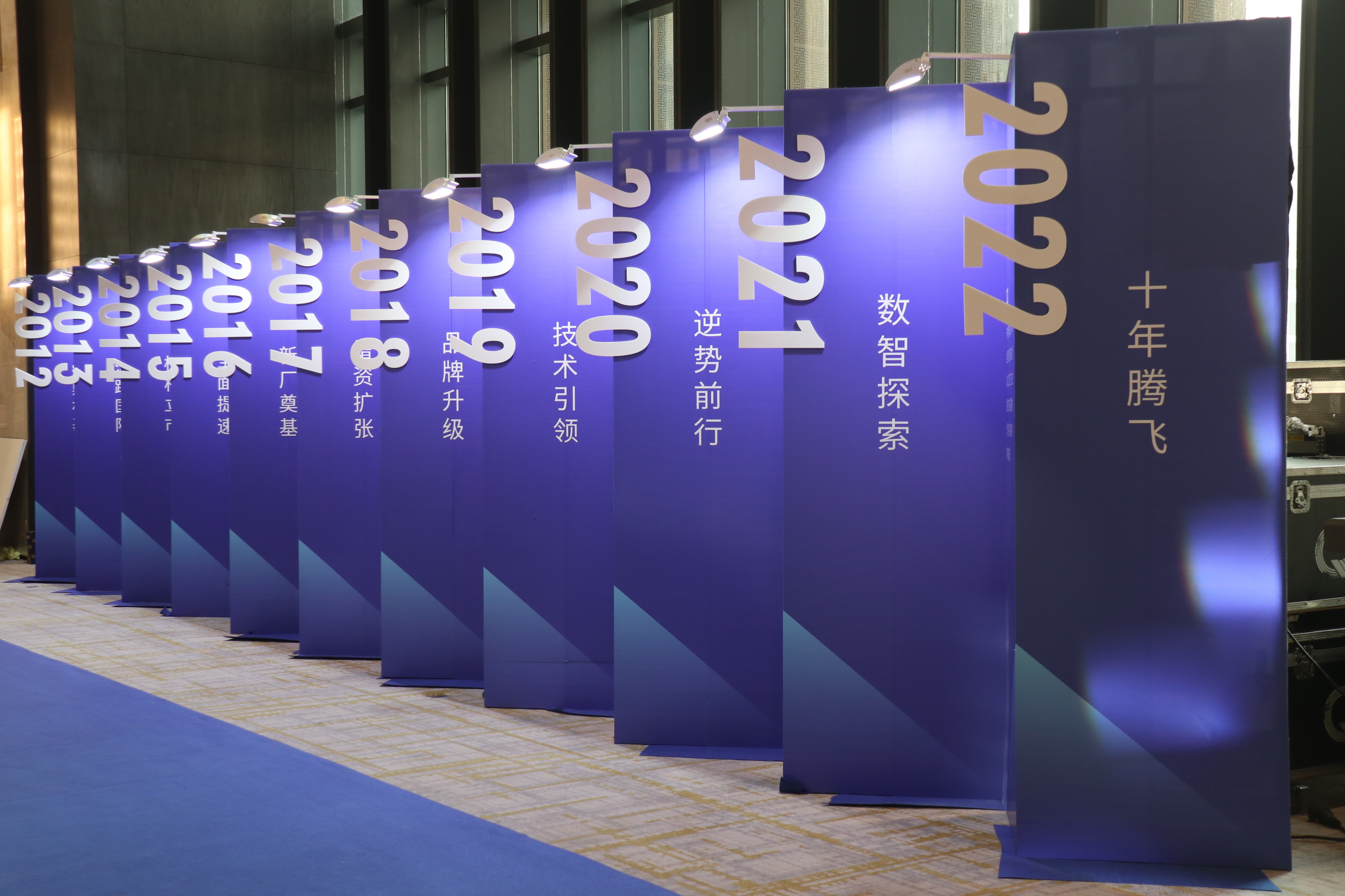 佛山五層家用電梯多少錢？辛格林電梯告訴你！