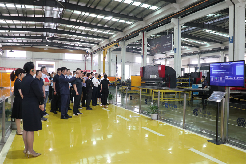 家庭室內(nèi)別墅家用電梯選哪家,家庭室內(nèi)別墅<a href='http://www.alc-jlife.cn/jydt.htm' class='keys' title='點擊查看關(guān)于家用電梯的相關(guān)信息' target='_blank'>家用電梯</a>哪家好